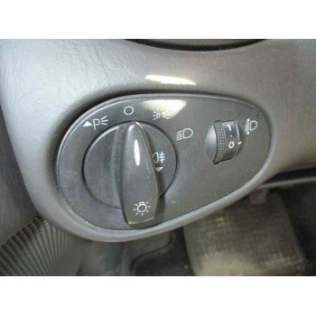 ford focus berlina (cak) del año 2000