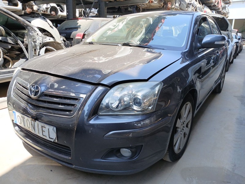TOYOTA AVENSIS SEDÁN (_T25_)