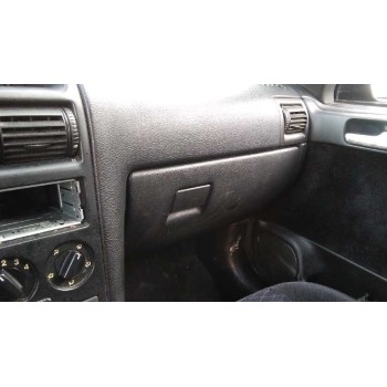 opel astra g berlina del año 2000