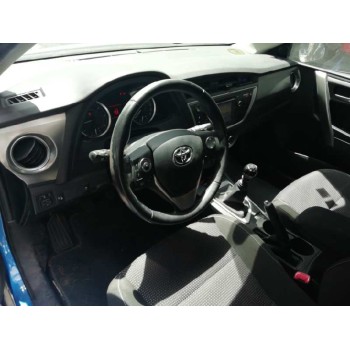 toyota auris del año 2012