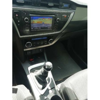 toyota auris del año 2012