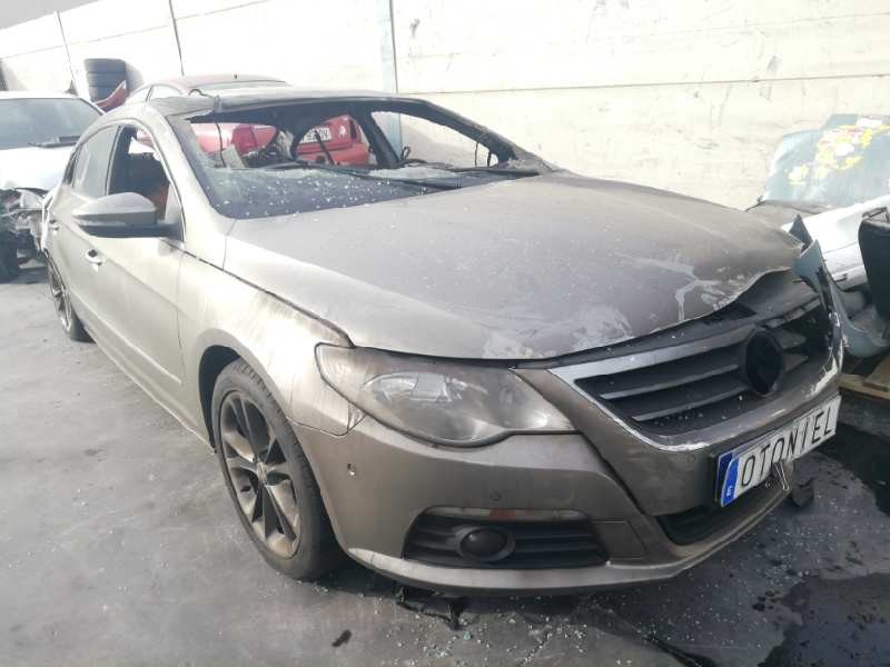 VOLKSWAGEN PASSAT CC (357)