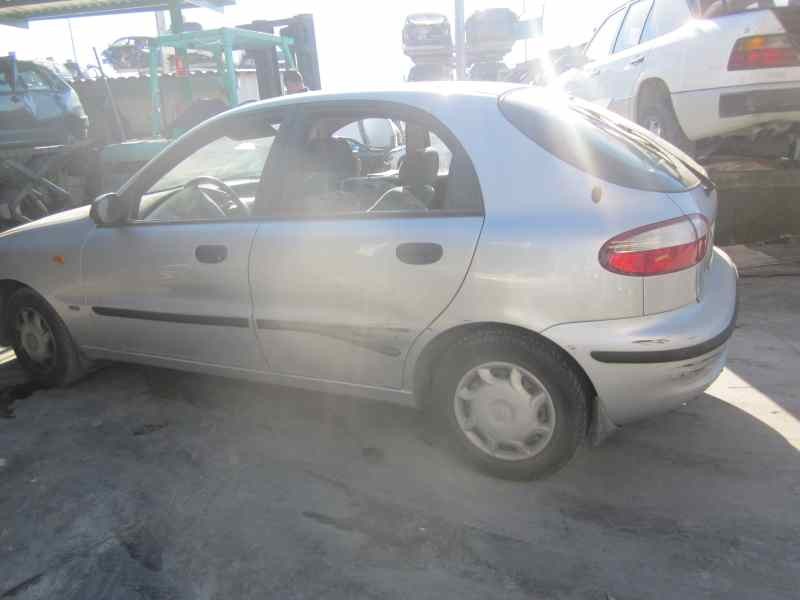 daewoo lanos del año 2000