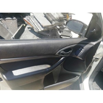 ford focus berlina (cak) del año 2001