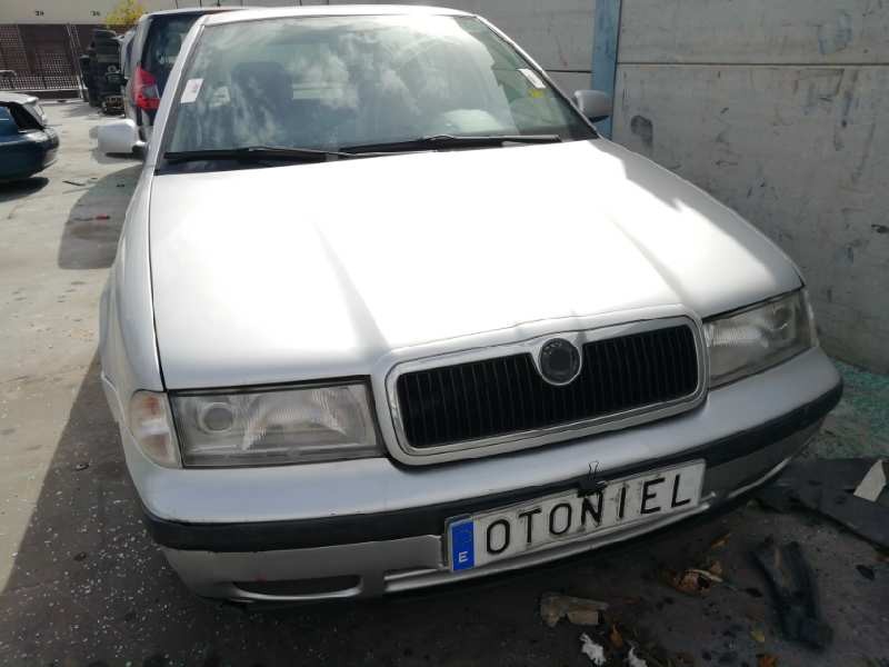 SKODA OCTAVIA BERLINA (1U2)