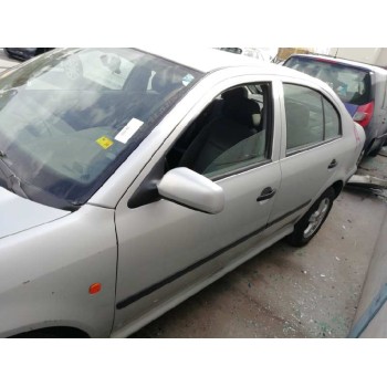 skoda octavia berlina (1u2) del año 2000