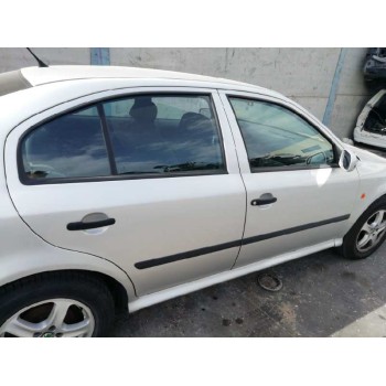 skoda octavia berlina (1u2) del año 2000