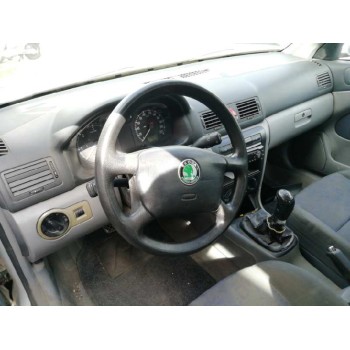 skoda octavia berlina (1u2) del año 2000