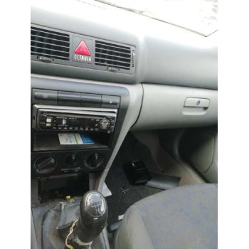 skoda octavia berlina (1u2) del año 2000