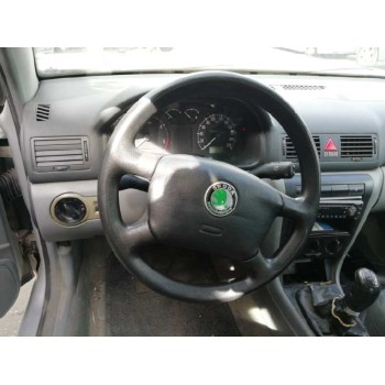 skoda octavia berlina (1u2) del año 2000