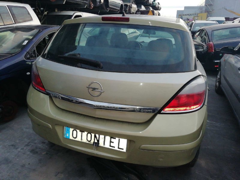 opel astra h berlina del año 2004