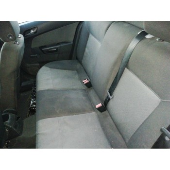 opel astra h berlina del año 2004