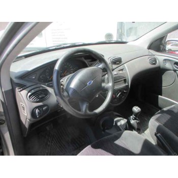 ford focus berlina (cak) del año 2000