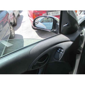 ford focus berlina (cak) del año 2000