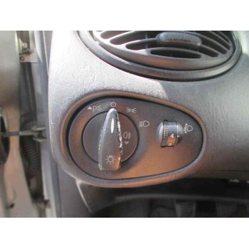 ford focus berlina (cak) del año 2000