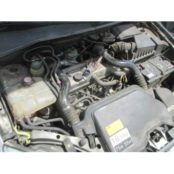 ford focus berlina (cak) del año 2000