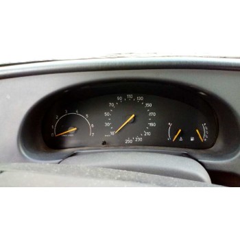 saab 900 berlina del año 1994