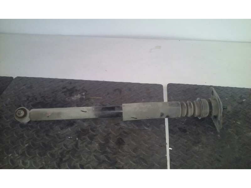 Recambio de amortiguador trasero izquierdo para kia rio 1.4 cat referencia OEM IAM   