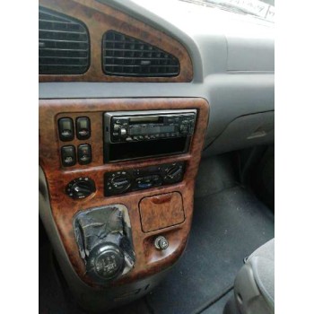 kia carnival del año 2001