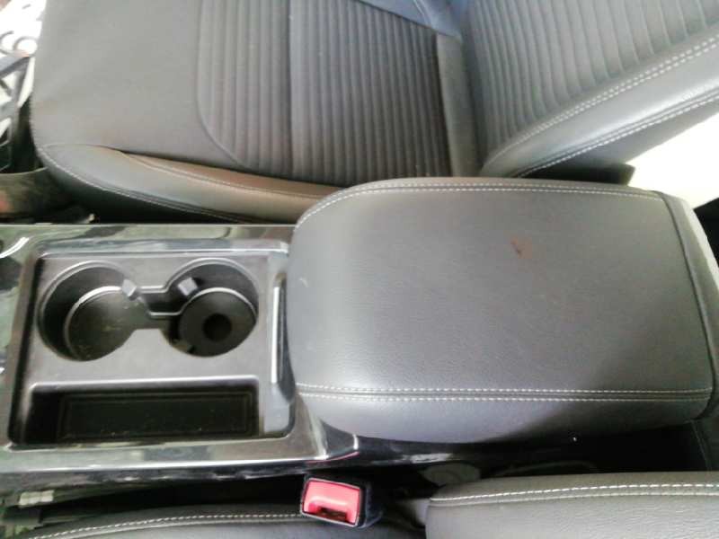 Recambio de apoyabrazos central para ford kuga (cbs) trend+ referencia OEM IAM  PESTAÑA ROTA 