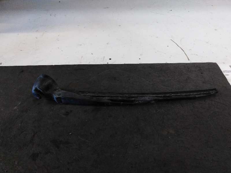 Recambio de brazo limpia trasero para volvo serie 240 berlina 2.0 referencia OEM IAM   