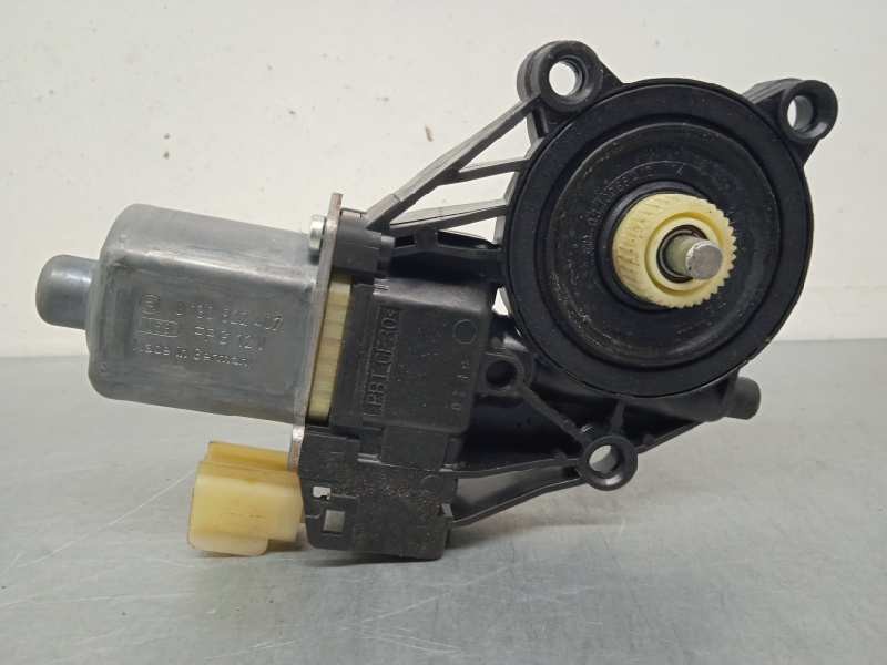 Recambio de motor elevalunas delantero derecho para ford fiesta (cb1) 1.6 tdci cat referencia OEM IAM 8A6114553A 0130822407 3P 2