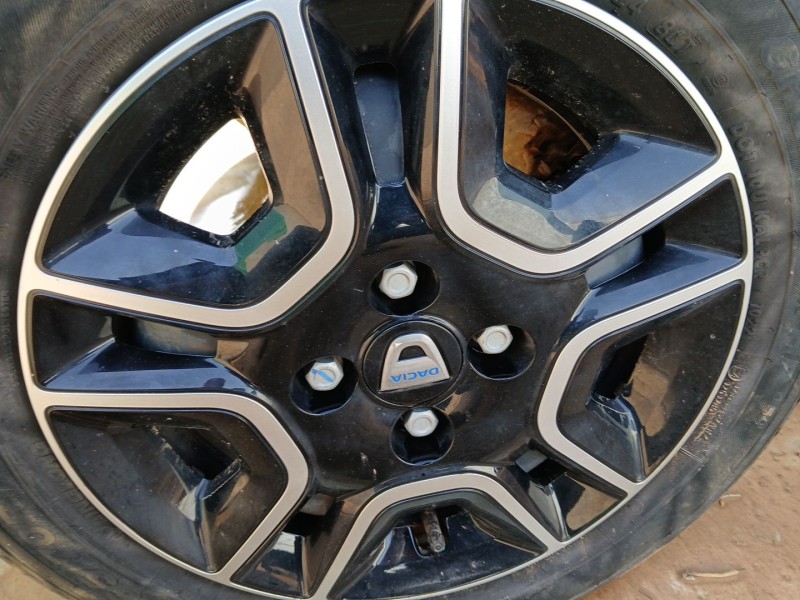 Recambio de llanta para dacia spring ev (b6m1) referencia OEM IAM 14 PULGADAS x1 CON TAPACUBOS