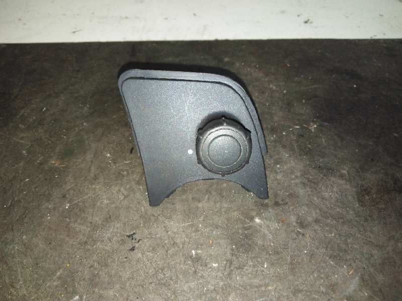 Recambio de mando volante para renault scenic ii 1.9 dci diesel referencia OEM IAM 8200206738  