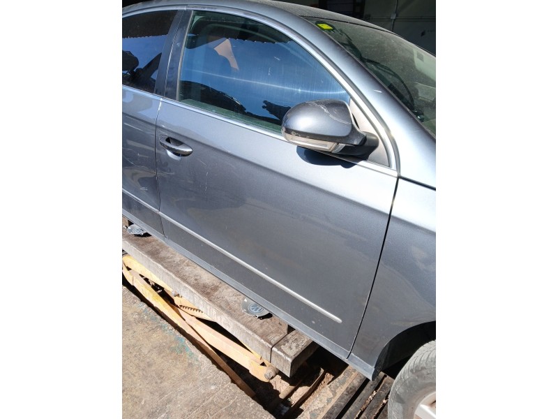 Recambio de puerta delantera derecha para volkswagen passat b6 (3c2) 2.0 tdi 16v referencia OEM IAM 3C4831056J  