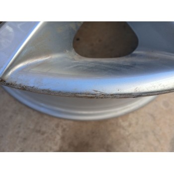 Recambio de llanta para jeep avenger (j2) referencia OEM IAM 6.5JX17 H2 ET32 52197382 17 PULGADAS