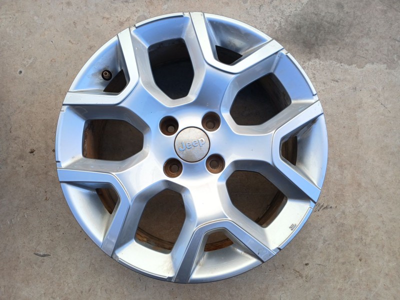 Recambio de llanta para jeep avenger (j2) referencia OEM IAM 6.5JX17 H2 ET32 52197382 17 PULGADAS