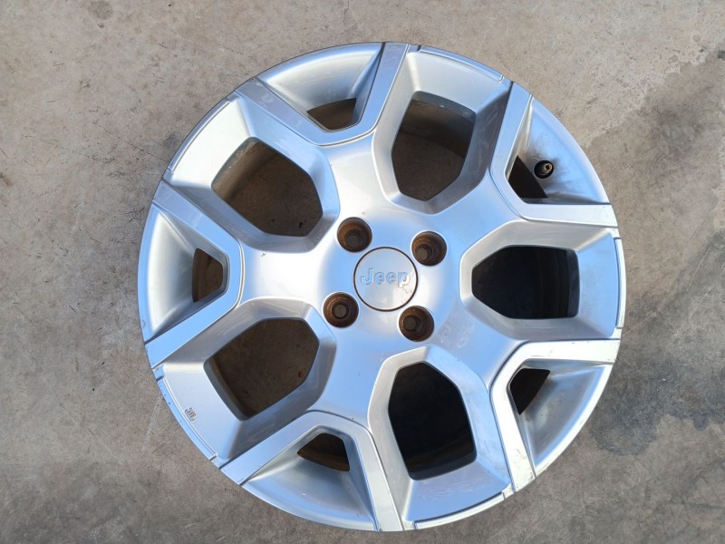 Recambio de llanta para jeep avenger (j2) referencia OEM IAM 6.5JX17 H2 ET32 52197382 17 PULGADAS