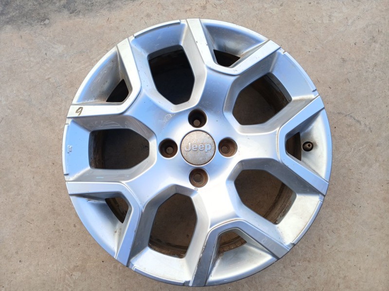 Recambio de llanta para jeep avenger (j2) referencia OEM IAM 6.5JX17 H2 ET32 52197382 17 PULGADAS