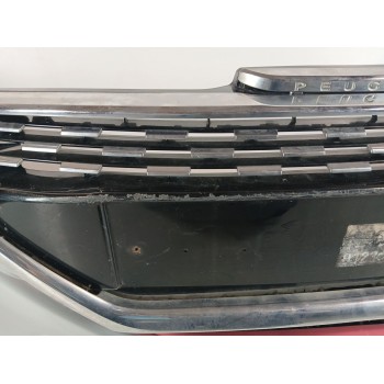 Recambio de paragolpes delantero para peugeot 208 1.6 16v hdi fap referencia OEM IAM 9672794477  