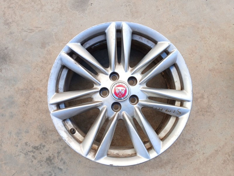 Recambio de llanta para jaguar xf i (x250) 2.2 d referencia OEM IAM 71/2JX17 ET 49  