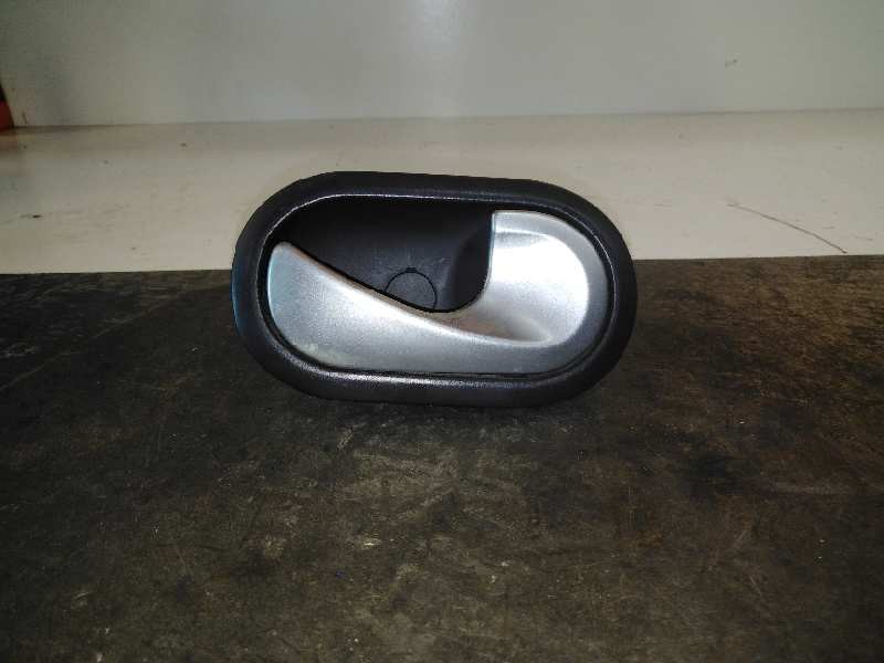 Recambio de maneta interior trasera derecha para renault clio iii expression referencia OEM IAM   