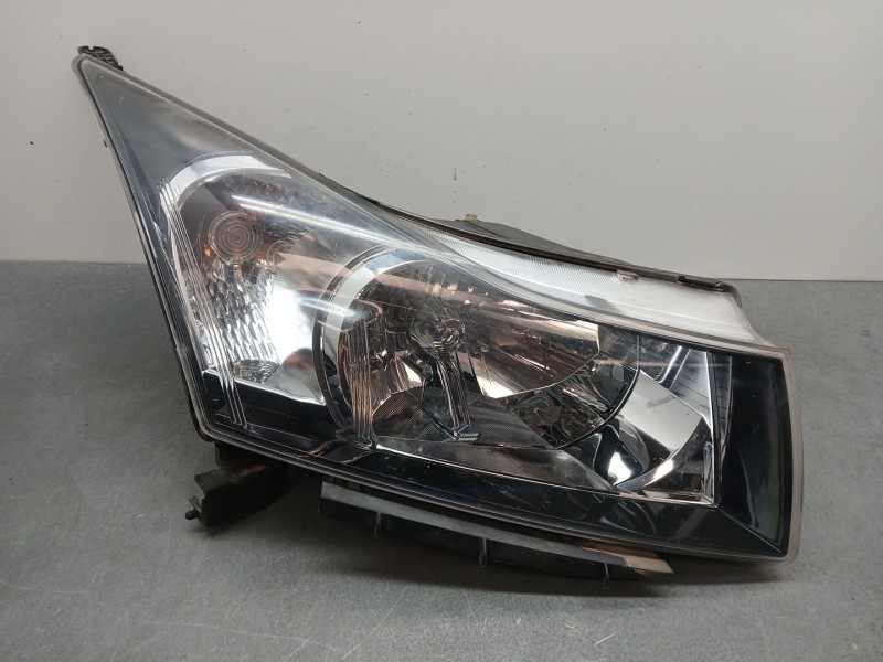 Recambio de faro derecho para chevrolet cruze (j300) 2.0 cdi referencia OEM IAM rhd12413  