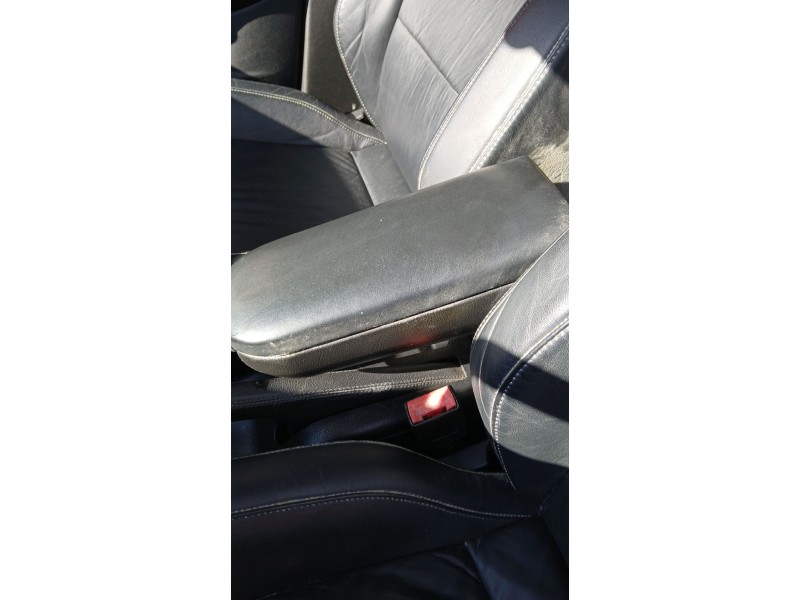 Recambio de apoyabrazos central para volkswagen golf iv (1j1) 1.9 tdi referencia OEM IAM 3b0864209r  