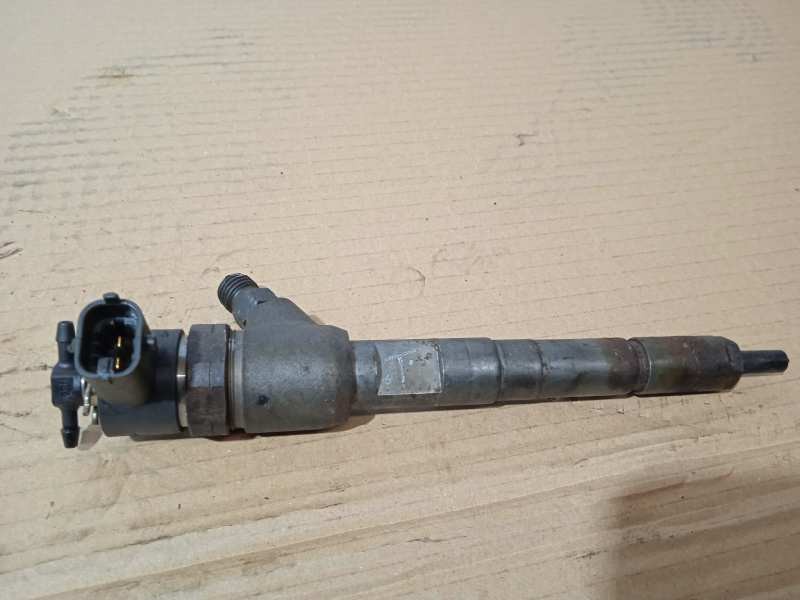 Recambio de inyector para opel combo (corsa c) familiar referencia OEM IAM 0445110083  
