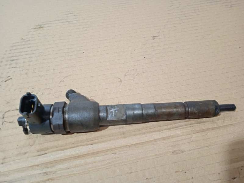 Recambio de inyector para opel combo (corsa c) familiar referencia OEM IAM 0445110083  