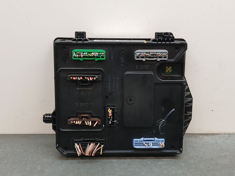 Recambio de caja reles / fusibles para renault scenic iii grand dynamique referencia OEM IAM 284b18853r  