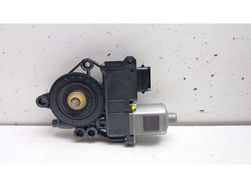 Recambio de motor elevalunas trasero derecho para kia sorento ii (xm) 2.2 crdi referencia OEM IAM 1137328786  