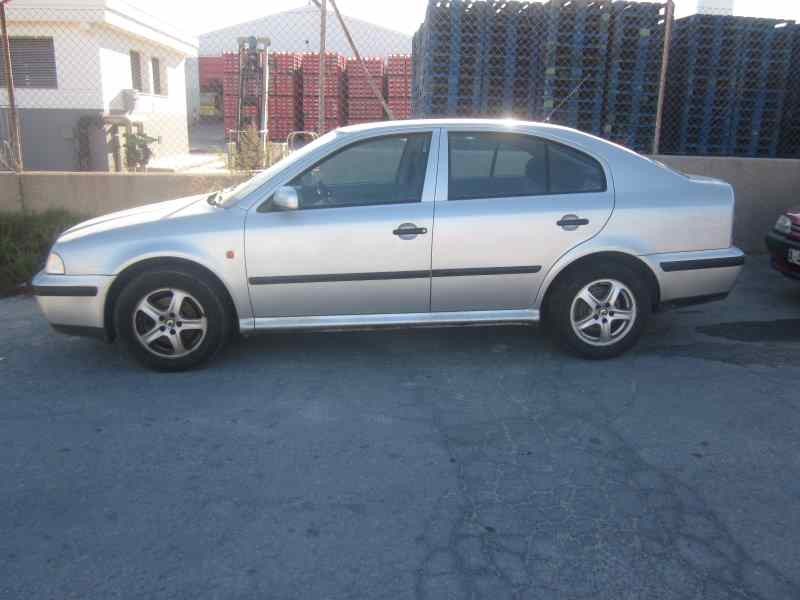 skoda octavia berlina (1u2) del año 2000