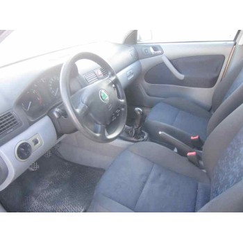 skoda octavia berlina (1u2) del año 2000