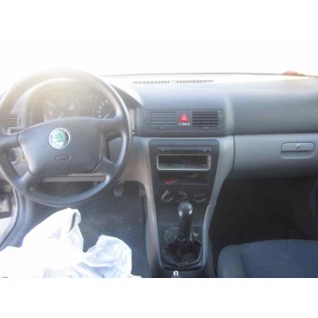 skoda octavia berlina (1u2) del año 2000