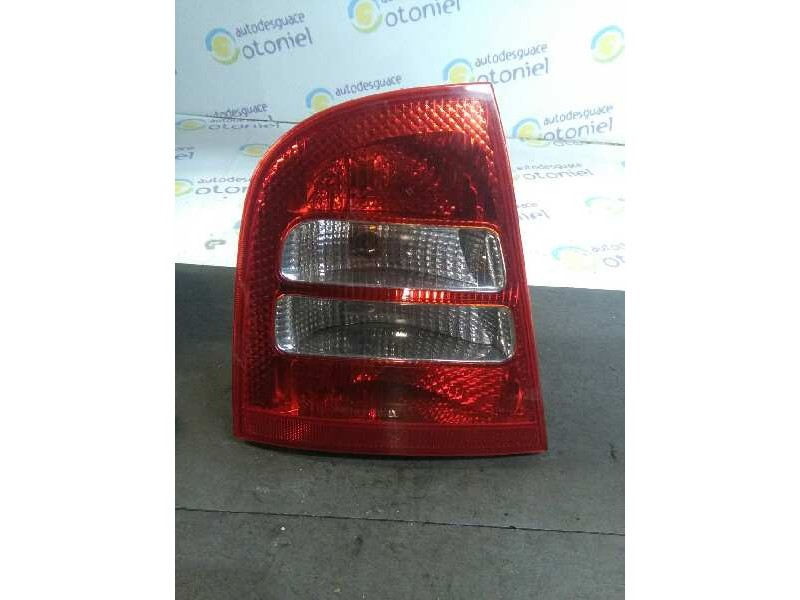 Recambio de piloto trasero izquierdo para skoda octavia berlina (1u2) ambiente referencia OEM IAM 1U6945111C  