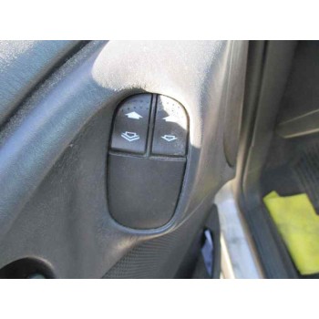 ford focus berlina (cak) del año 2000