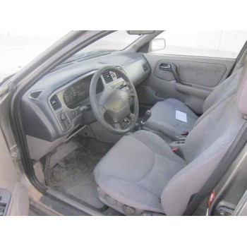 nissan primera berlina (p11) del año 2000