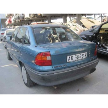 opel astra f berlina del año 1992