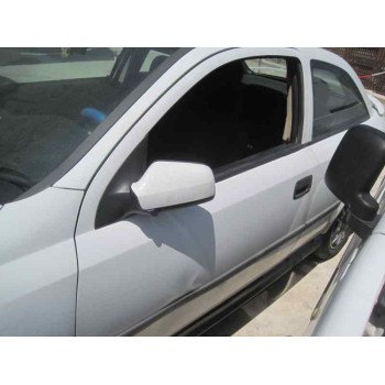 opel astra g berlina del año 2000